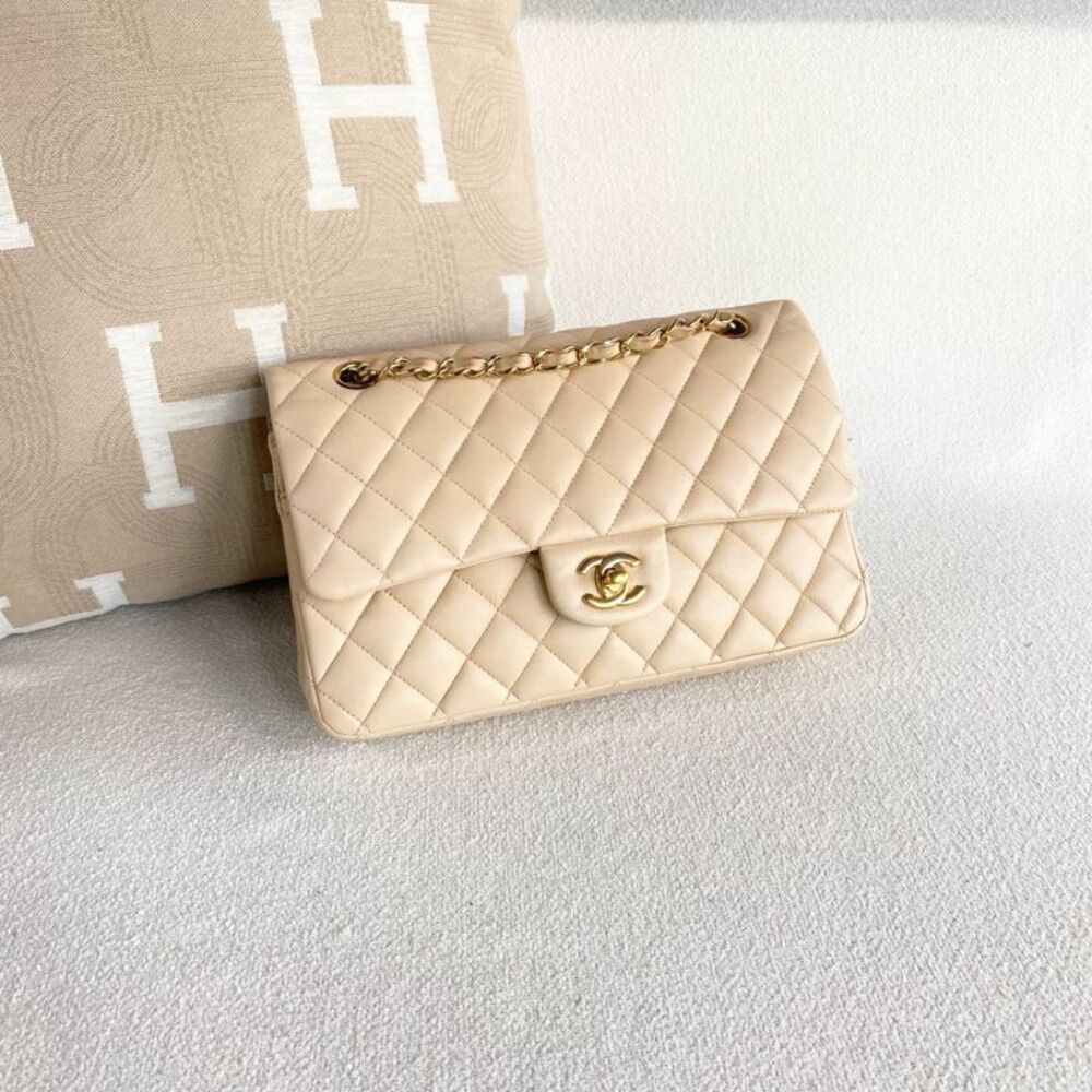 Chanel Women Pre-Loved Bag Very Good Condition - Picture 6 of 9